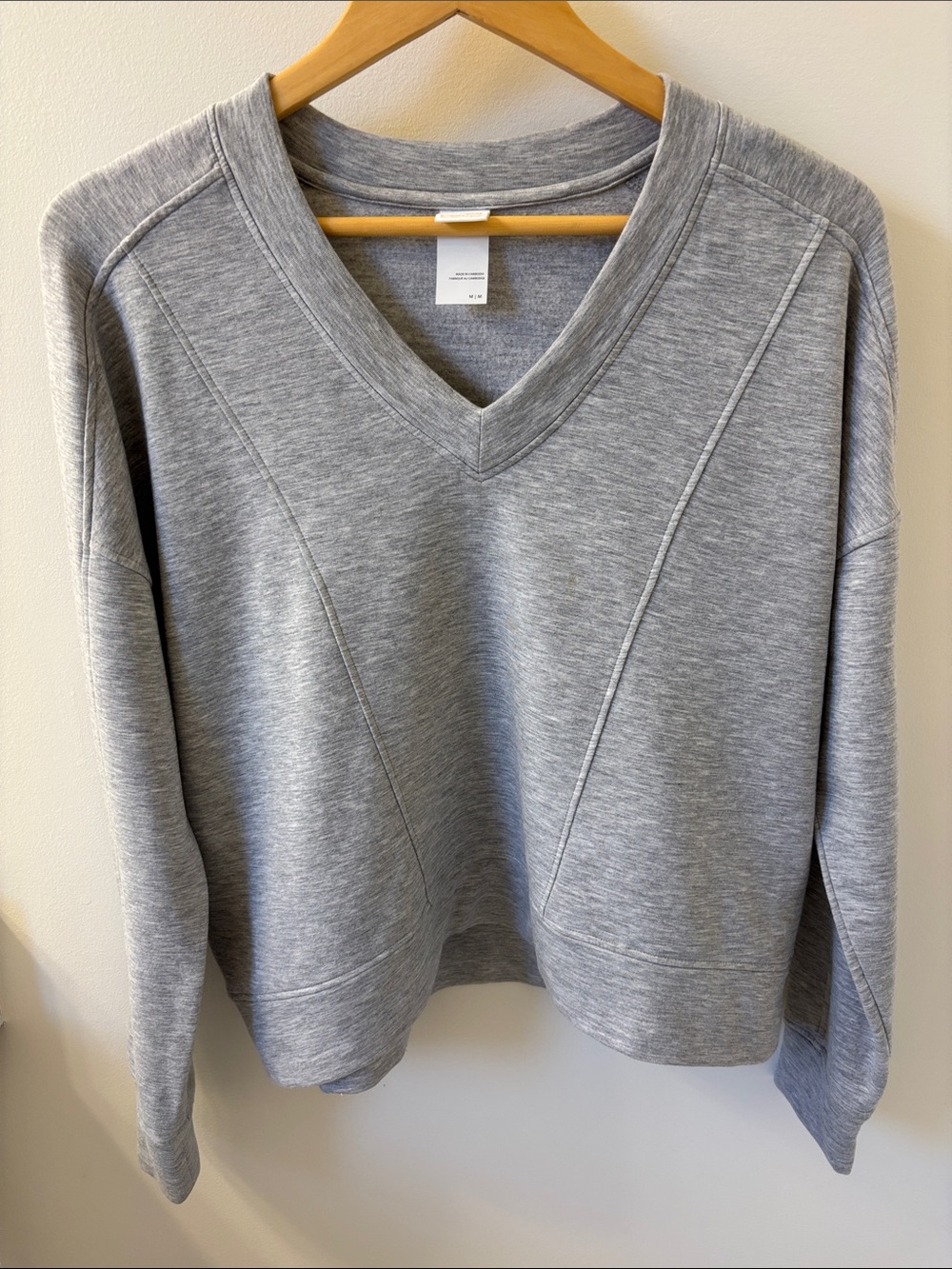 LOLE Gray Womens fleece V-Neck Pullover, Sz M.